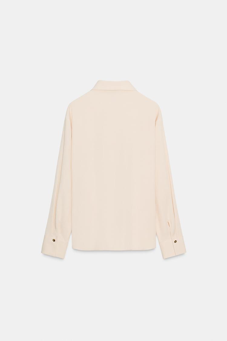 Collared Shirt With Long Sleeve Knot And Botton Up front