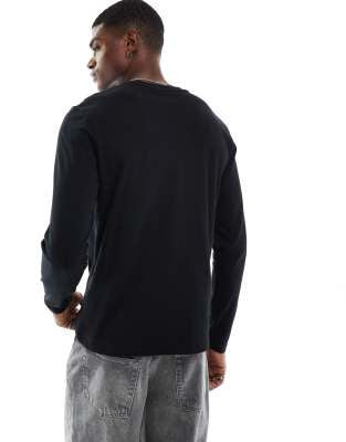 Essential Long Sleeve Crew Neck T-Shirt in Black