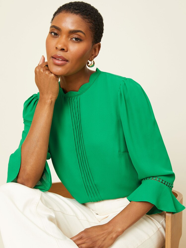 Green Scallop pintuck Flute Sleeve Blouse