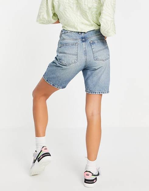 90s Slim Dad Shorts in Bleach Wash Blue
