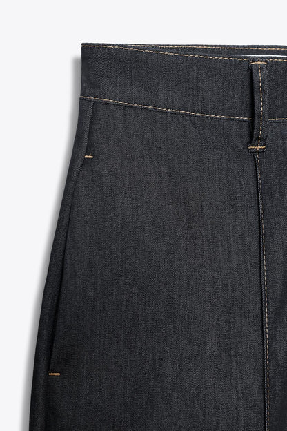STRAIGHT TROUSERS WITH DART
