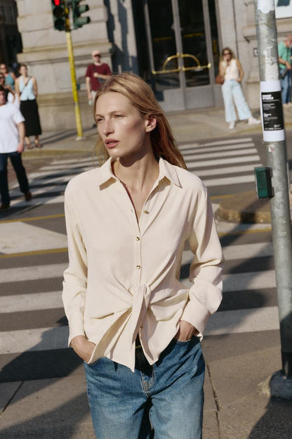 Collared Shirt With Long Sleeve Knot And Botton Up front
