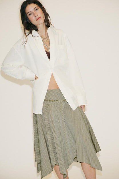 Oversized Shirt With a Lapel Collar And Long Sleeve Pleated Cuff