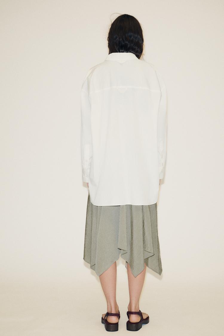 Oversized Shirt With a Lapel Collar And Long Sleeve Pleated Cuff