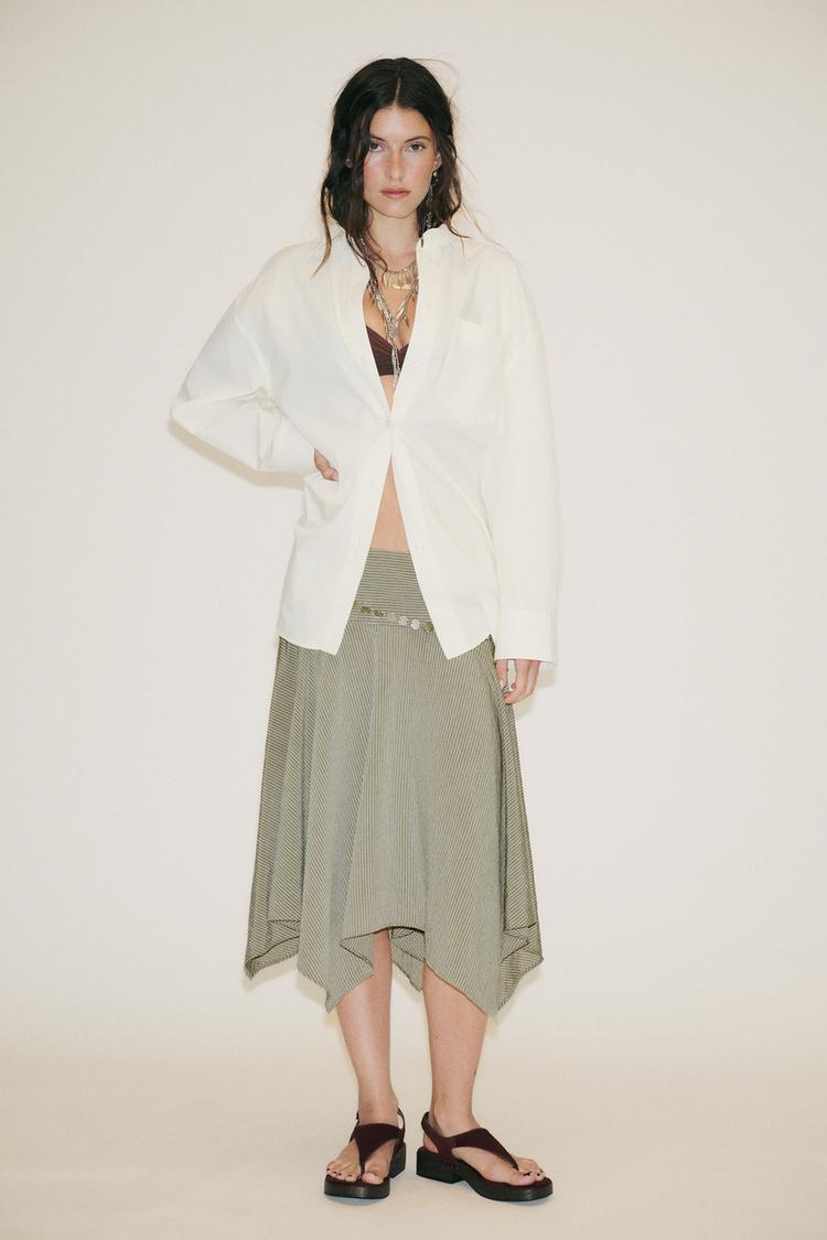 Oversized Shirt With a Lapel Collar And Long Sleeve Pleated Cuff
