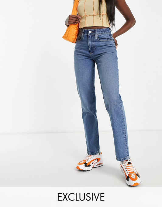 x000 Unisex 90s straight leg jeans in mid wash blue