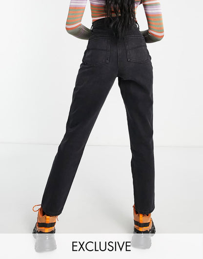 Mom Jeans in Washed Black