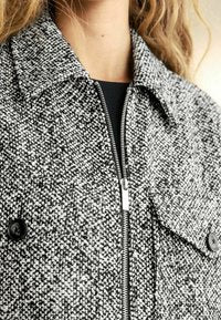 Zip Up Light jacket - black