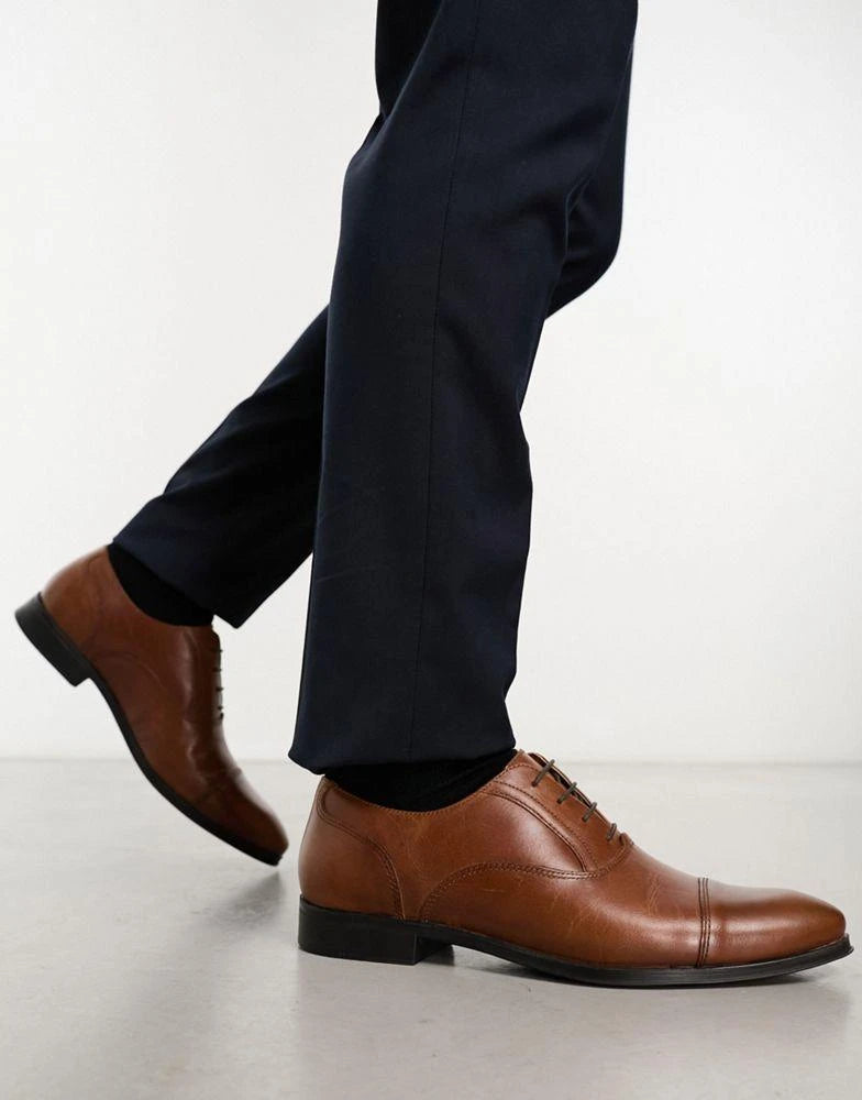 Oxford Shoes in Tan Leather with Toe Cap