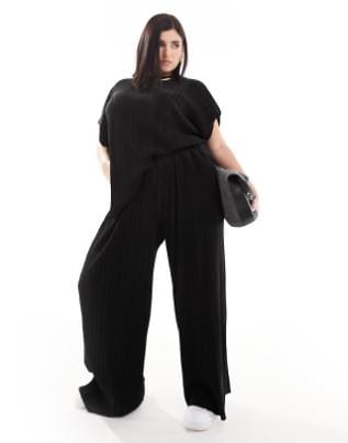 Only Curve High Neck Plisse Top in Black