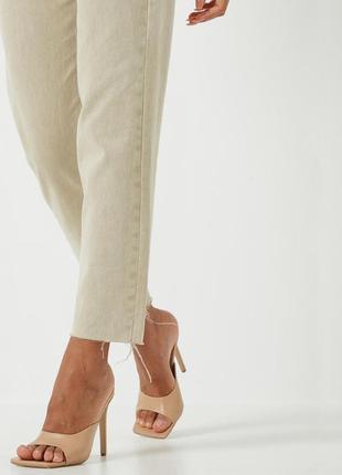 Missguided Riot High-Rise Mom Jeans Beige