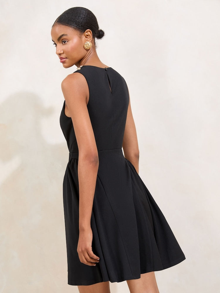 Black Sleeveless Crew Neck Mini Skater Dress