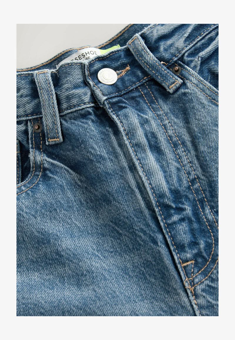 Horseshoe Barrel Relaxed Fit Jeans Blue