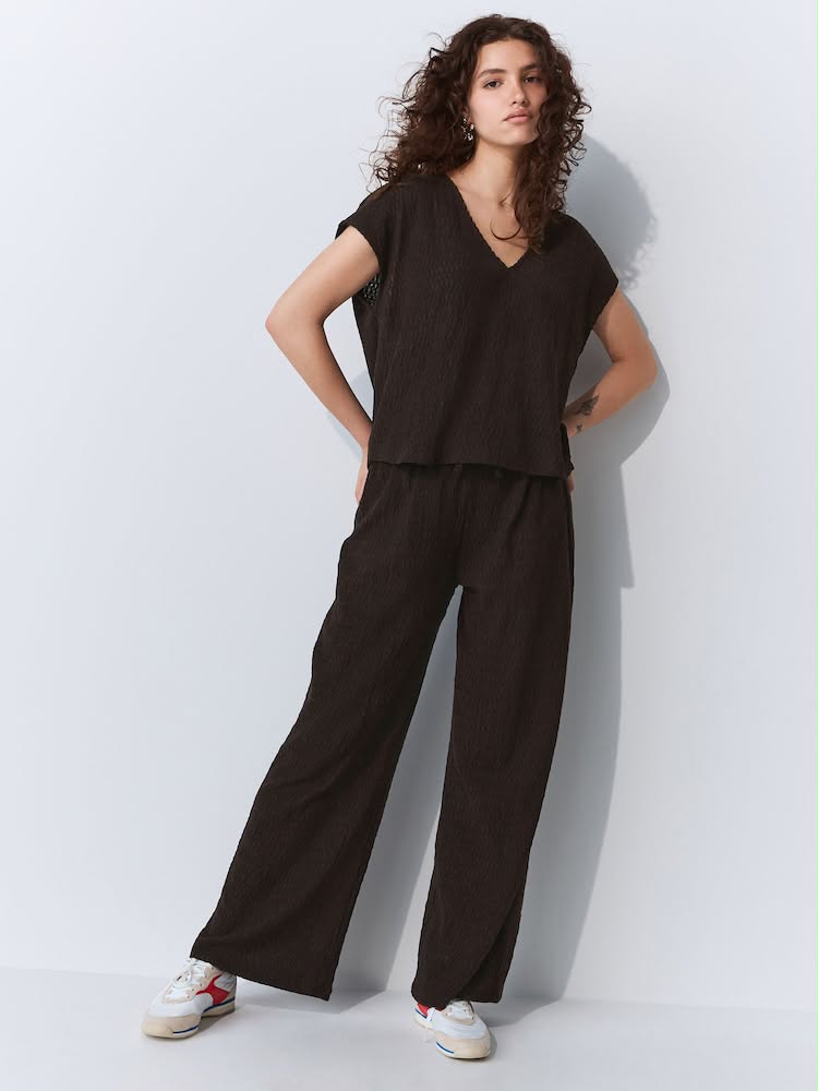 Chocolate Brown Textured Short Sleeve V-Neck T-Shirt