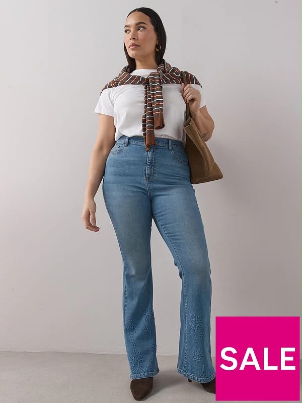 Curve embroidered Hem Stretch Kickflare Jean