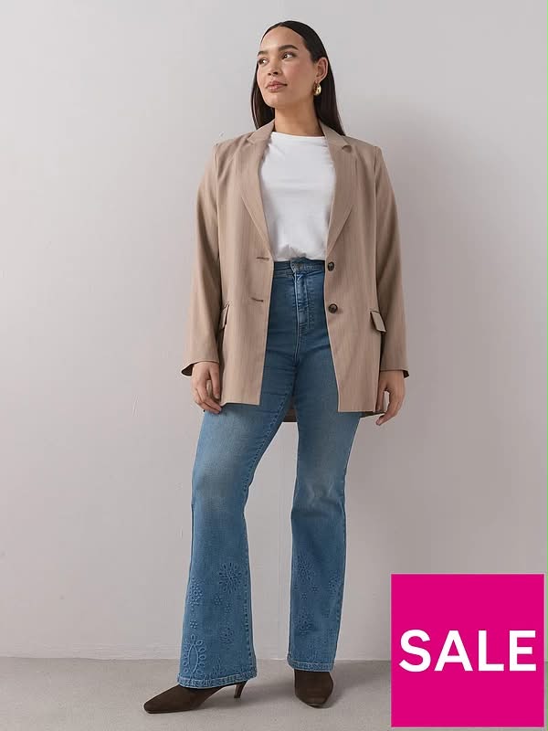 Curve embroidered Hem Stretch Kickflare Jean