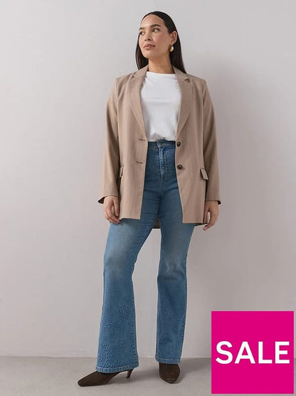 Curve embroidered Hem Stretch Kickflare Jean