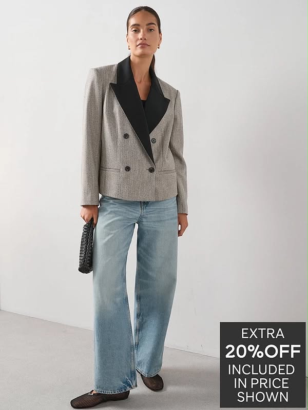 Contrast Lapel Boxy Crop Blazer