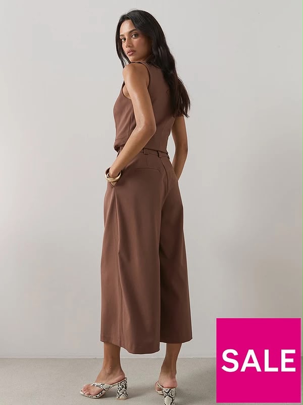 Linen Blend Scoop Neck Waistcoat Brown