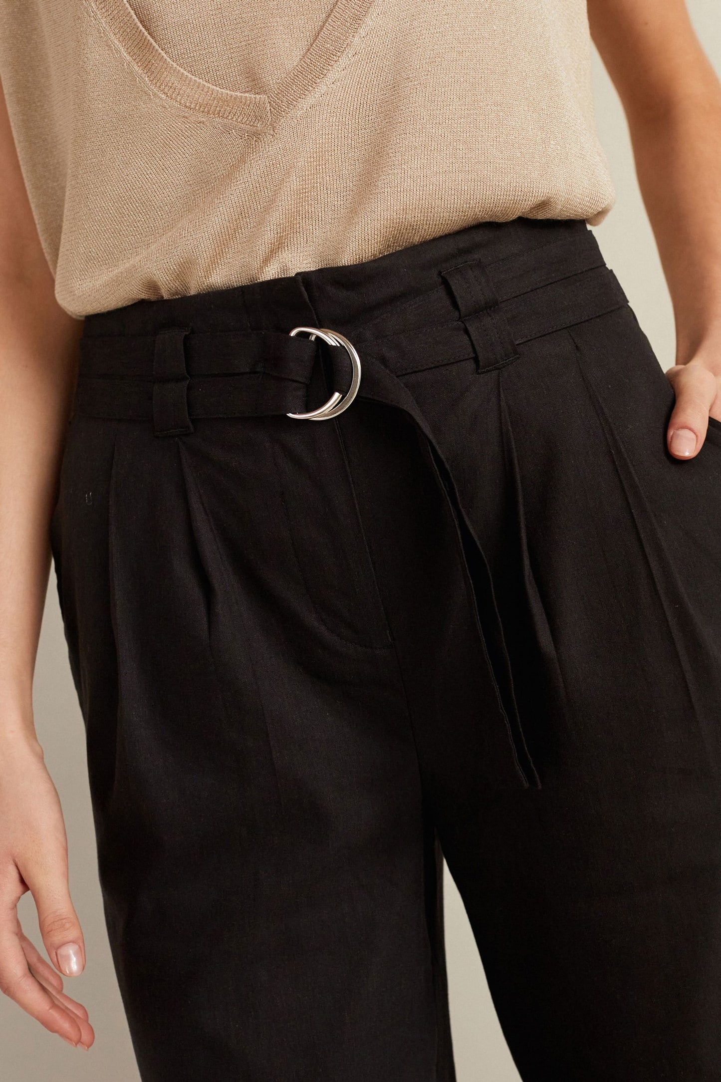 D-Ring Belted Crop Trousers Black