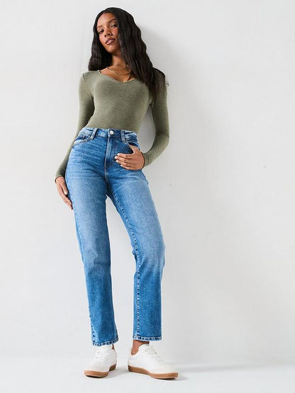 Everyday Short Authentic Straight Leg Jeans - Midi Wash