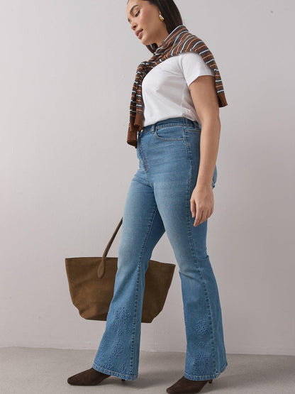 Curve Embroidered Hem Stretch Kickflare Jean