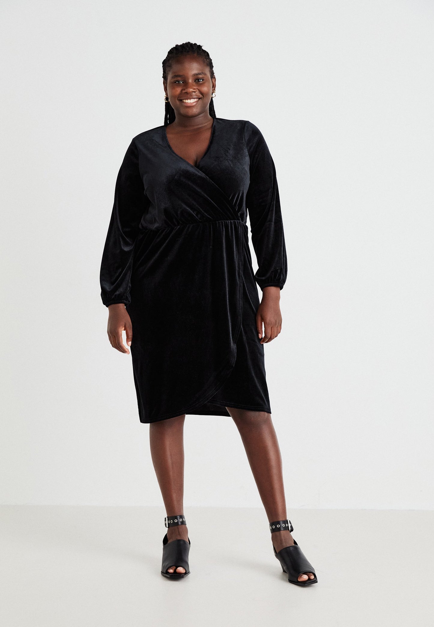 Vero Moda Curve VMCEFFIE WRAP KNEE DRESS - Cocktail dress / Party dress - black