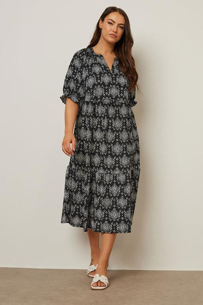 Curve Notch Neck Tiered Dress - Black