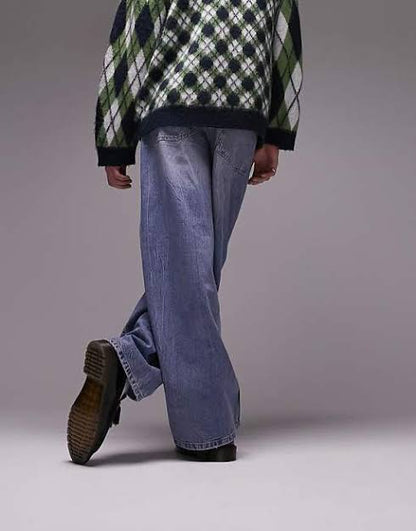 Baggy Ripped Jeans in mid wash blue