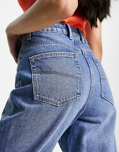Mom Jeans in Mid Wash Blue