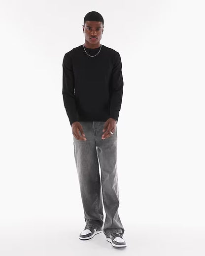 Essential Long Sleeve Crew Neck T-Shirt in Black