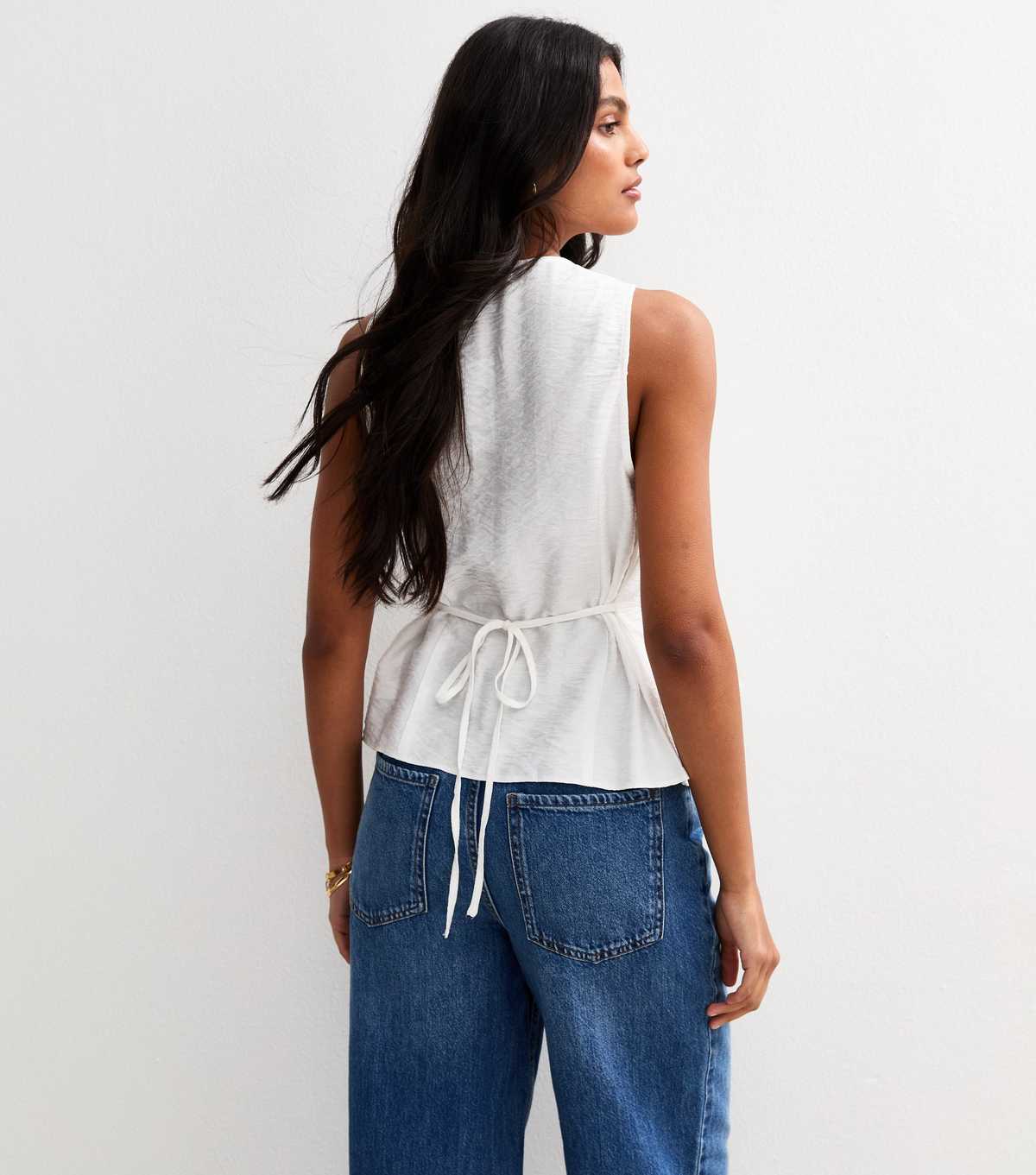 White Sleeveless Crew Neck Waistcoat